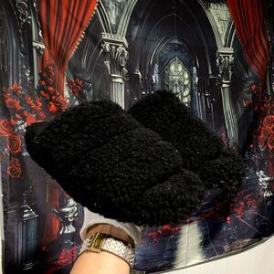 UGG Women's 9 Black Shearling Slide Sandal Comfort Casual Footwear Cozy Open Toe